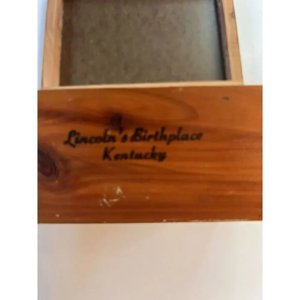 Vintage Miracle of Friendship Cedar Trinket Box  Kentucky Lincoln's‎ Birthplace